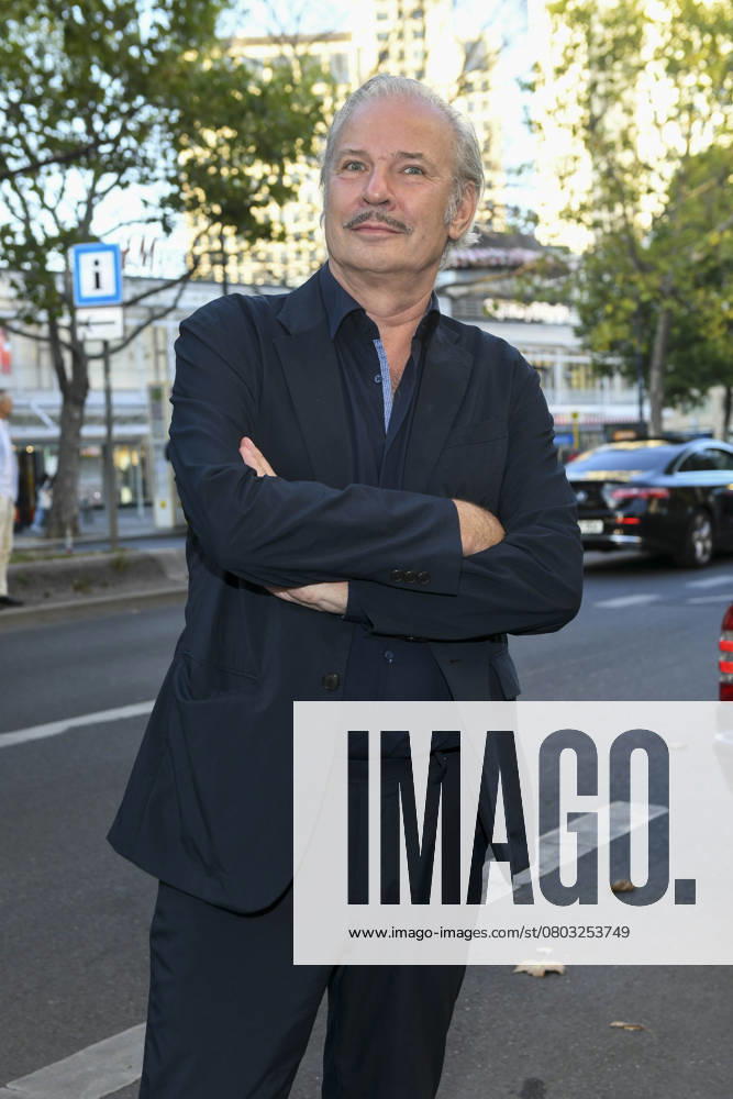 Leander Haussmann bei der Verleihung vom Ernst-Lubitsch-Preis am 23. August 2022 im Astor Film Lounge in Berlin. Berlin Deutschland