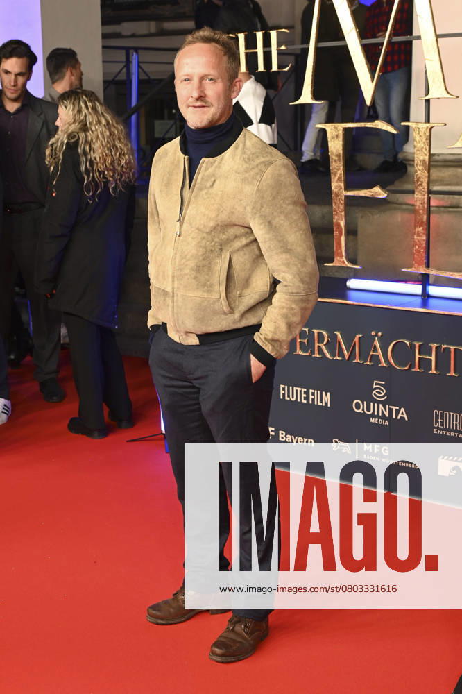 Maximilian Brueckner, Schauspieler zu Gast auf dem Roten Teppich bei der Kino Film Deutschland Premiere The Magic Flute - Das Vermaechtnis der Zauberfloete im Gaertner Platz Theater am Montag 07.November 2022 in Muenchen Bayern Deutschland