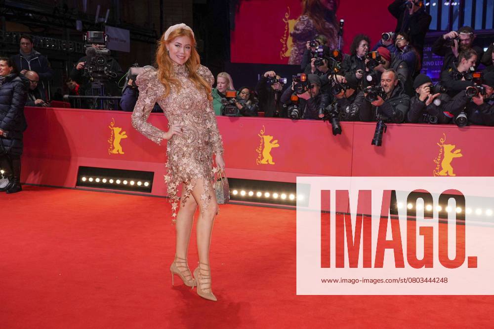 Palina Rojinski bei der Verleihung des goldenen Ehrenbaer an Steven Spielberg und Premiere von The Fabelmans - Die Fabelmans anlaesslich der 73. Berlinale Internationale Filmfestspiele am 21. Februar 2023 im Berlinale Palast in Berlin. Berlin Deutschland