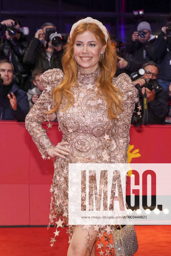 Palina Rojinski bei der Verleihung des goldenen Ehrenbaer an Steven Spielberg und Premiere von The Fabelmans - Die Fabelmans anlaesslich der 73. Berlinale Internationale Filmfestspiele am 21. Februar 2023 im Berlinale Palast in Berlin. Berlin Deutschland