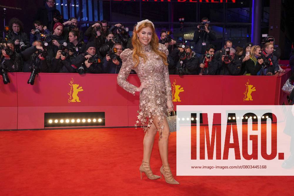 Palina Rojinski bei der Verleihung des goldenen Ehrenbaer an Steven Spielberg und Premiere von The Fabelmans - Die Fabelmans anlaesslich der 73. Berlinale Internationale Filmfestspiele am 21. Februar 2023 im Berlinale Palast in Berlin. Berlin Deutschland