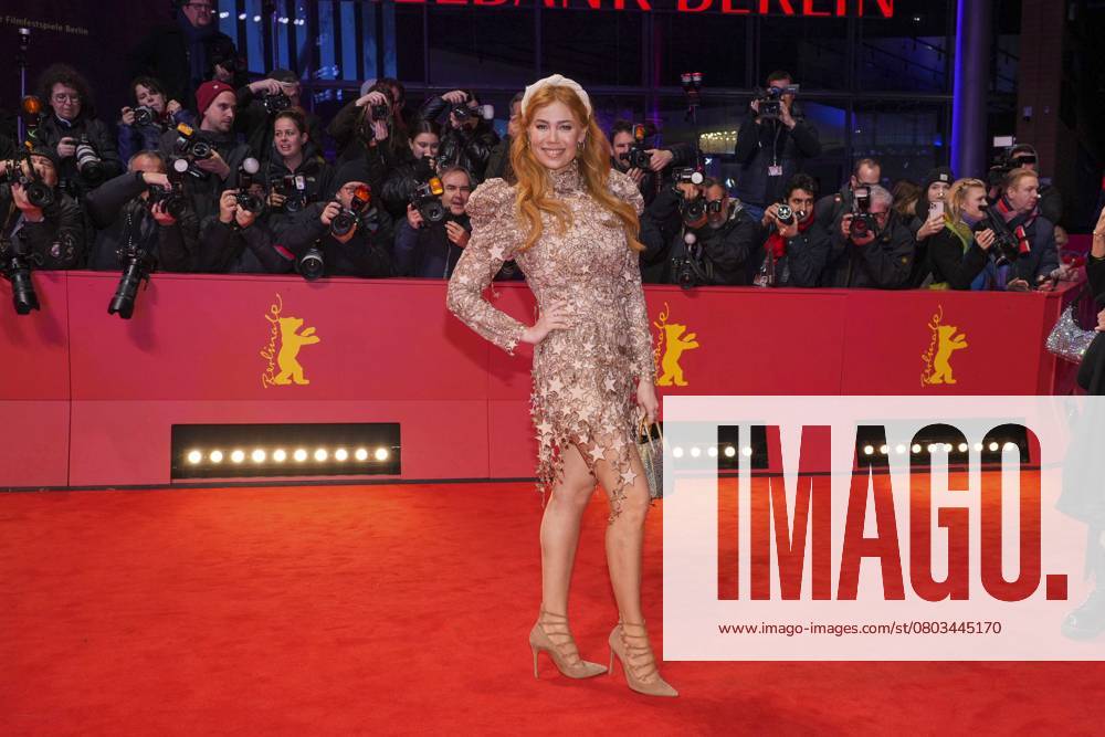 Palina Rojinski bei der Verleihung des goldenen Ehrenbaer an Steven Spielberg und Premiere von The Fabelmans - Die Fabelmans anlaesslich der 73. Berlinale Internationale Filmfestspiele am 21. Februar 2023 im Berlinale Palast in Berlin. Berlin Deutschland