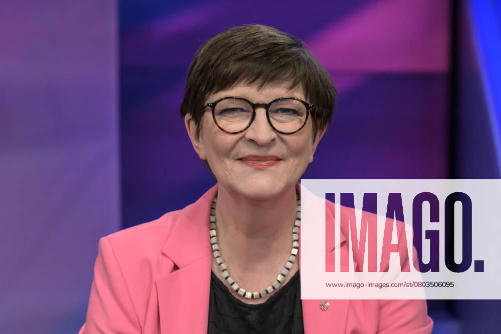 GER, Berlin, Studio, zu Gast bei - maischberger, Polittalk, TV, Format, mit Moderatorin - Sandra Maischberger, Das Erste, aus Adlershof - am Studio 20, im Bild v.l.: Saskia Esken, SPD (Parteivorsitzende) 18.02.2025,