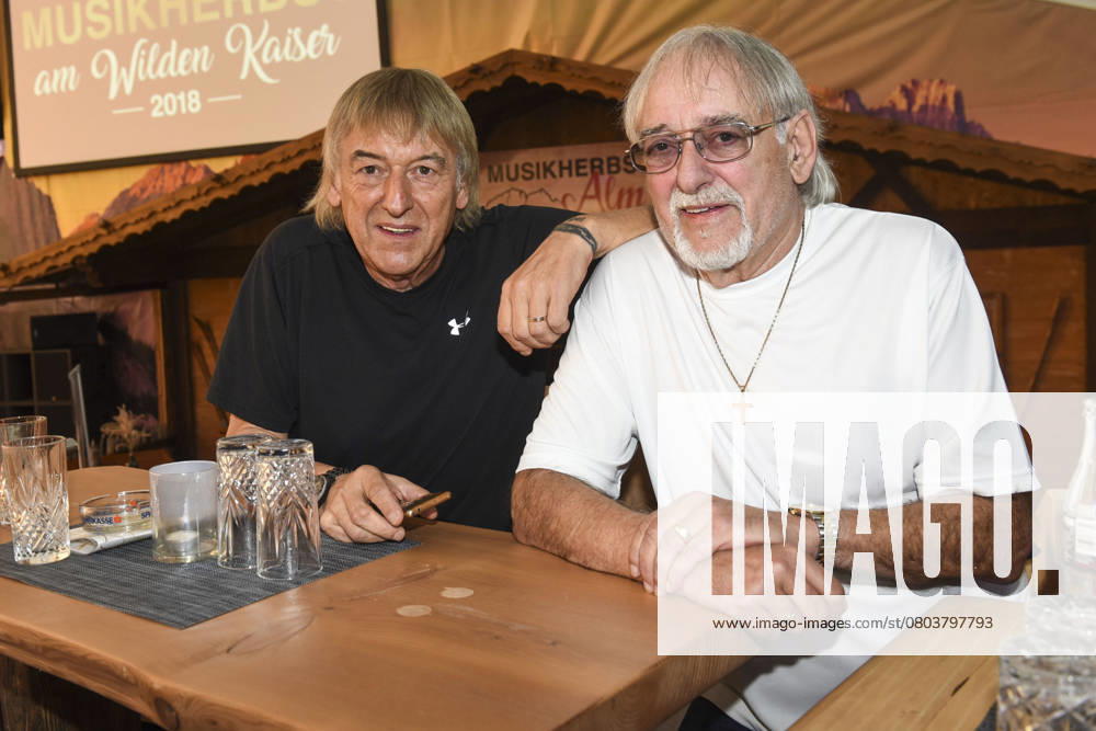 Die Amigos, Bernd (l) und Karl-Heinz Ulrich beim Musikherbst am Wilden Kaiser 2018 im Festzelt am Freitag 05.10.2018 in der Gemeinde Ellmau im Bezirk Kufstein in Tirol, in Oesterreich Tirol Oesterreich