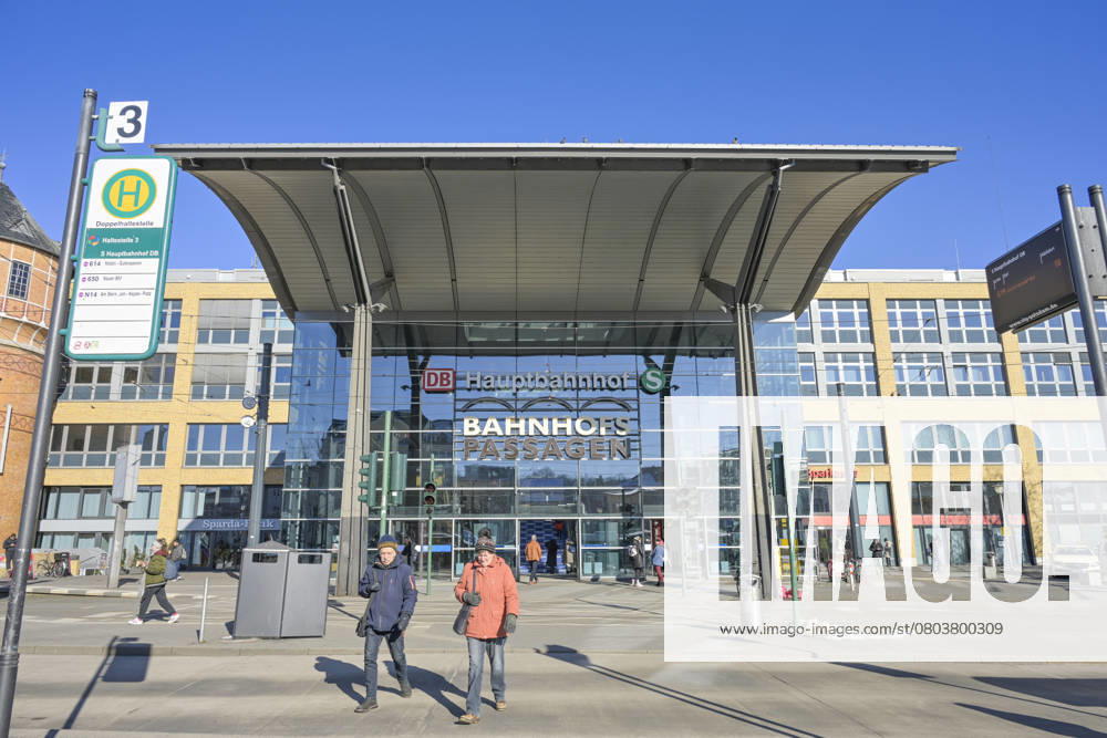 Hauptbahnhof Potsdam, Friedrich-Engels-Straße, Brandenburg, Deutschland