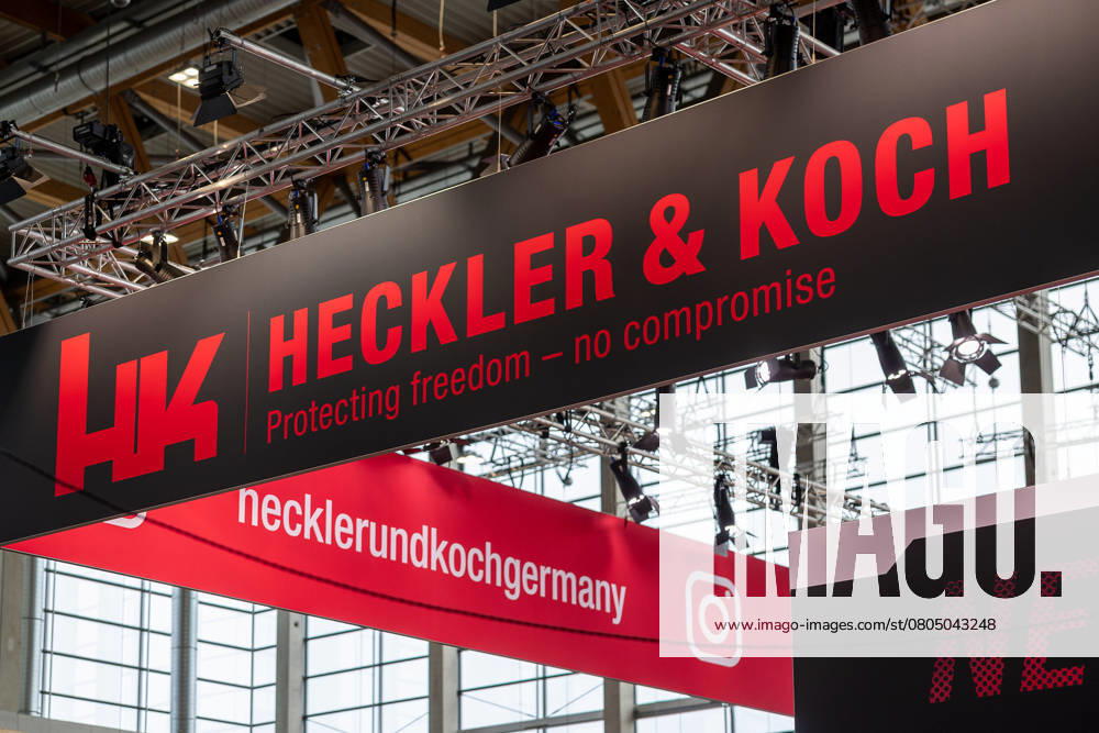 Enforce Tac 2025: Internationale Fachmesse für Sicherheit und Verteidigung, Nürnberg, 24.02.2025 Messestand von Heckler & Koch mit großem, beleuchtetem Firmenlogo und dem Slogan Protecting freedom no compromise. Das Unternehmen ist ein führender Hersteller von Schusswaffen für Militär, Polizei und Sicherheitskräfte. Nürnberg Dutzendteich Bayern Deutschland