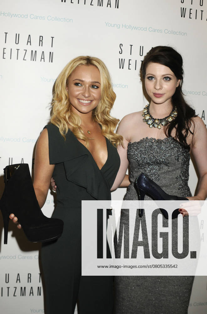 NEW YORK, NY - SEPTEMBER 08: Hayden Panettiere_Michelle Trachtenberg at the celebration during Fashion s Night Out at Stuart Weitzman. on September 8, 2011 in New York City....People: Hayden Panettiere_Michelle Trachtenberg Manhattan United States Of America - ZUMAs214 20110908_aba_s214_023