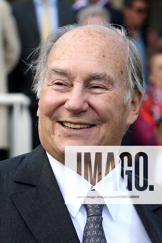 Chantilly, Paris, FRA, FRANKREICH - Karim Aga Khan IV, Oberhaupt der Ismailiten. (Aga Khan, Chantilly, Europa, europaeisch, europäisch, Frankreich, franzoesisch, französisch, HF, Hochformat, Karim Aga Khan, Karim Aga Khan IV, Karim al-Husseini, Oberhaupt der Ismailiten, Persoenlichkeit, Persönlichkeit, Pferdebesitzer, Portraet, Portrait, Porträt, Prinz Karim Aga Khan, Religionsfuehrer, Religionsführer, Westeuropa, Wirtschaft) 170930D062CHANTILLY