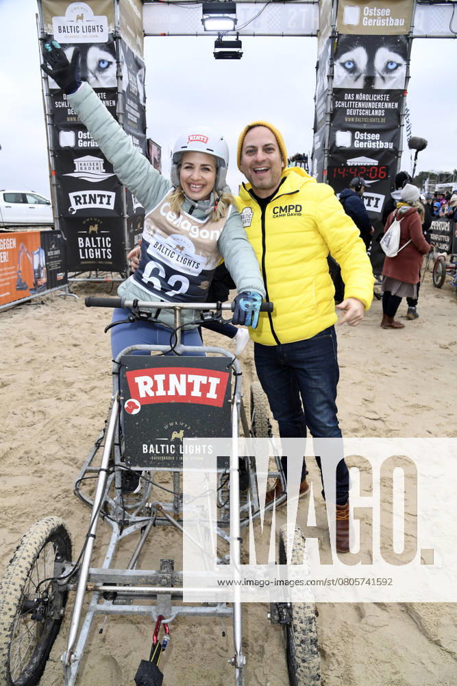 Susan Sideropoulos mit Ehemann Jakob Shtizberg beim Baltic Lights 2025 Charity Schilttenhunderennen in Heringsdorf auf Usedom am 01.03.2025