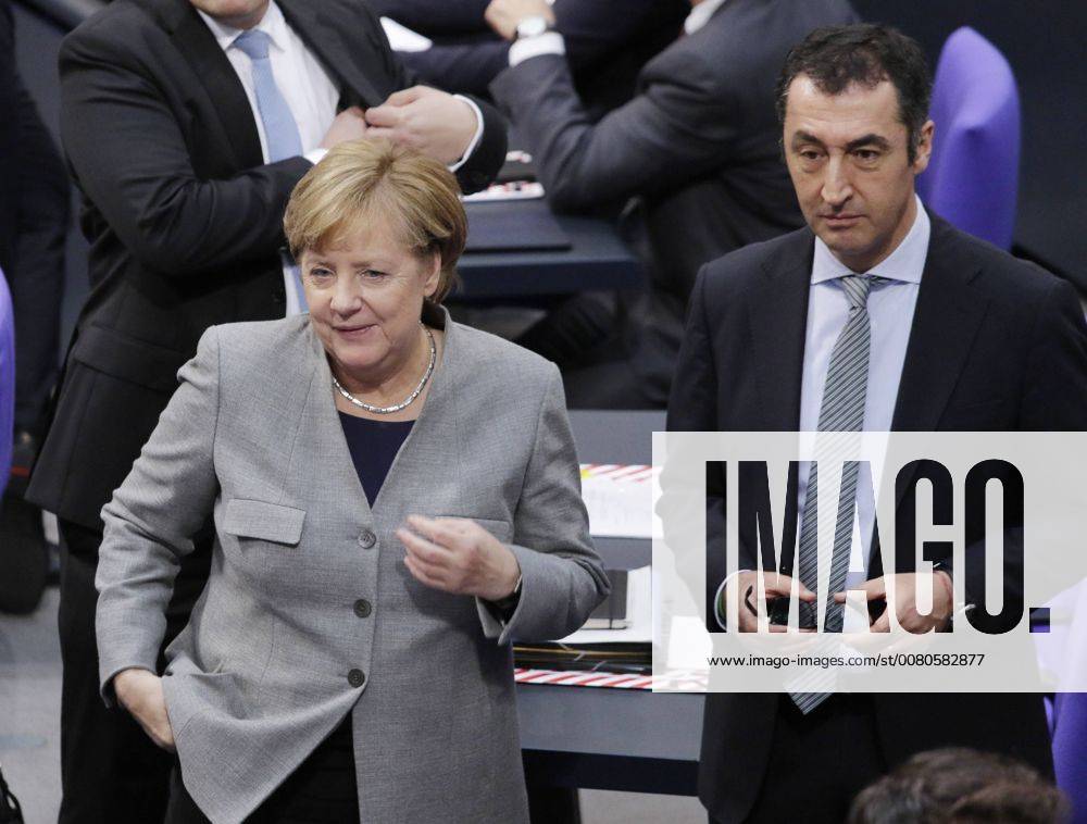 Bundeskanzlerin Angela Merkel, Cem Özdemir, Bündnis 90 Die Grünen, Deutschland, Berlin, Deutscher Bundestag. Konstituierende Sitzung des neugewählten Deutschen Bundestages Teilnahme BPr Steinmeier und BK in Merkel
