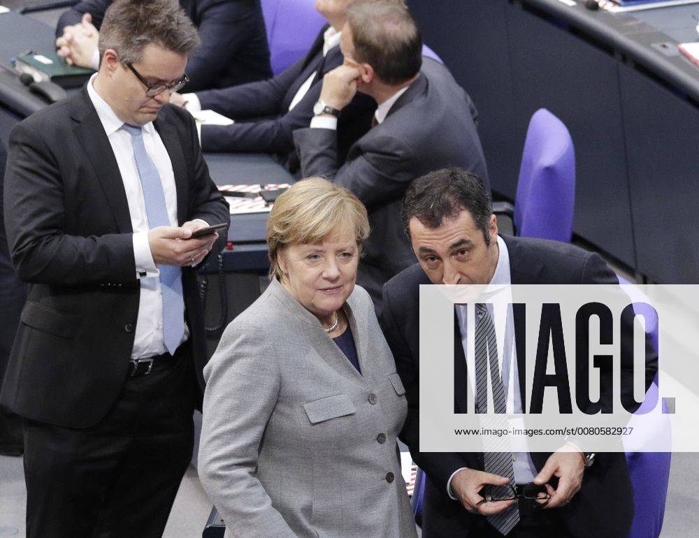 Bundeskanzlerin Angela Merkel, Cem Özdemir, Bündnis 90 Die Grünen, Deutschland, Berlin, Deutscher Bundestag. Konstituierende Sitzung des neugewählten Deutschen Bundestages Teilnahme BPr Steinmeier und BK in Merkel