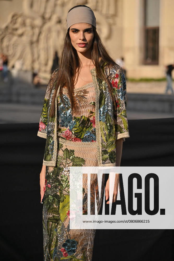 PFW Elie Saab Outside Arrivals Guest arriving at Elie Saab show during Paris Fashion Week in Paris, France on March 8, 2025. Photo by Julien Reynaud APS-Medias ABACAPRESS.COM Paris France