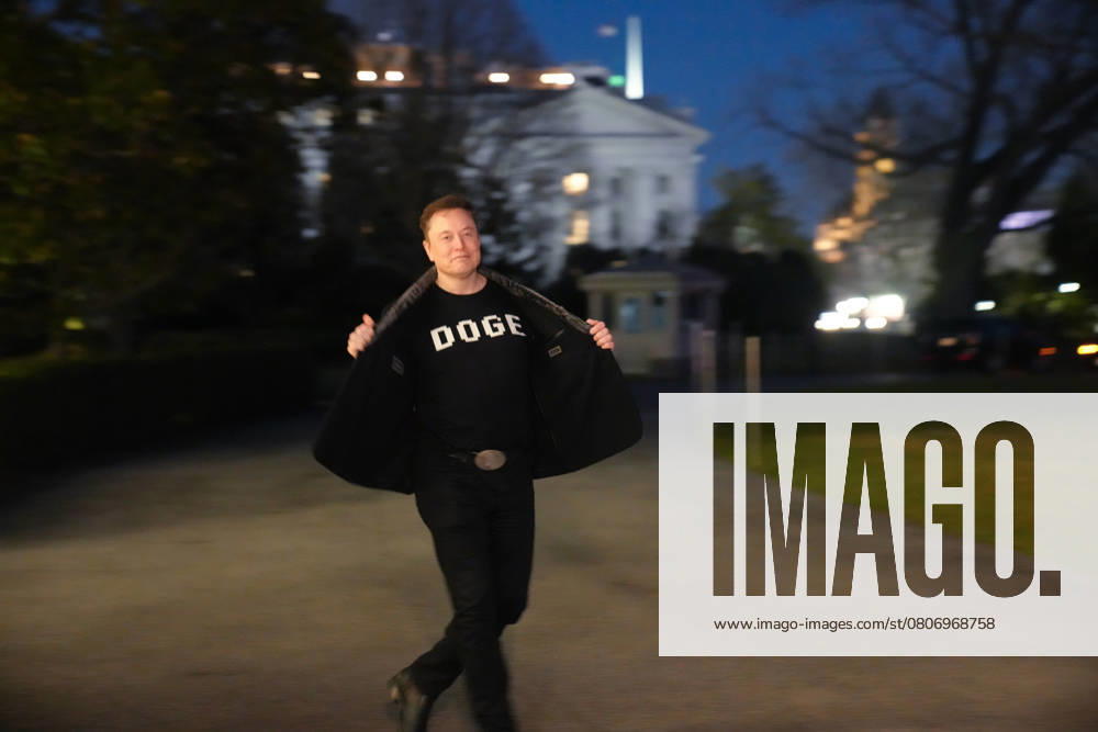 Entertainment Themen der Woche KW10 March 9, 2025, Washington, District of Columbia, USA: ELON MUSK shows off his shirt after he returns to the White House on Marine One with President Donald Trump. Washington USA - ZUMAl312 20250309_znp_l312_042