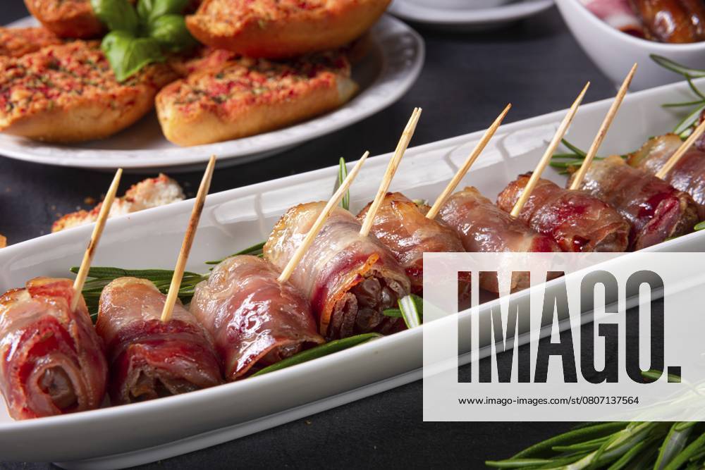 Datteln im Speckmantel und köstliche Tapas Dates wrapped in bacon and delicious tapas
