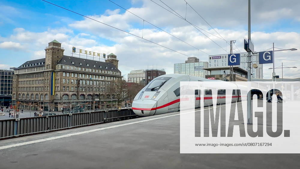 Eisenbahnverkehr in Essen. Intercity Express Zug der Deutschen Bahn (ICE ICE4). DEU, Deutschland, Nordrhein-Westfalen, Essen, 12.03.2025: