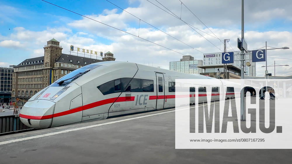 Eisenbahnverkehr in Essen. Intercity Express Zug der Deutschen Bahn (ICE ICE4). DEU, Deutschland, Nordrhein-Westfalen, Essen, 12.03.2025: