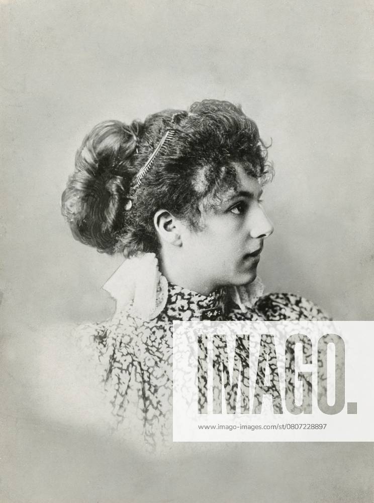 Mata Hari. Margaretha Geertruida MacLeod (geb. Zelle, 7. August 1876 15. Oktober 1917), besser bekannt unter dem Künstlernamen Mata Hari ( ?m??t? ?h??ri ), war eine niederländische exotische Tänzerin und Kurtisane, die während des Ersten Weltkriegs als Spionin für Deutschland verurteilt wurde. Professor Shipman, ein bekannter Wissenschaftler, erklärte, er glaube, daß sie unschuldig war und nur verurteilt wurde, weil die französische Armee einen Sündenbock brauchte. Sie wurde durch ein Erschießungskommando in Frankreich hingerichtet Mata Hari. Margaretha Geertruida MacLeod (née Zelle, 7 August 1876 – 15 October 1917), better known by the stage name Mata Hari ( ?m??t? ?h??ri ), was a Dutch exotic dancer and courtesan who was convicted of