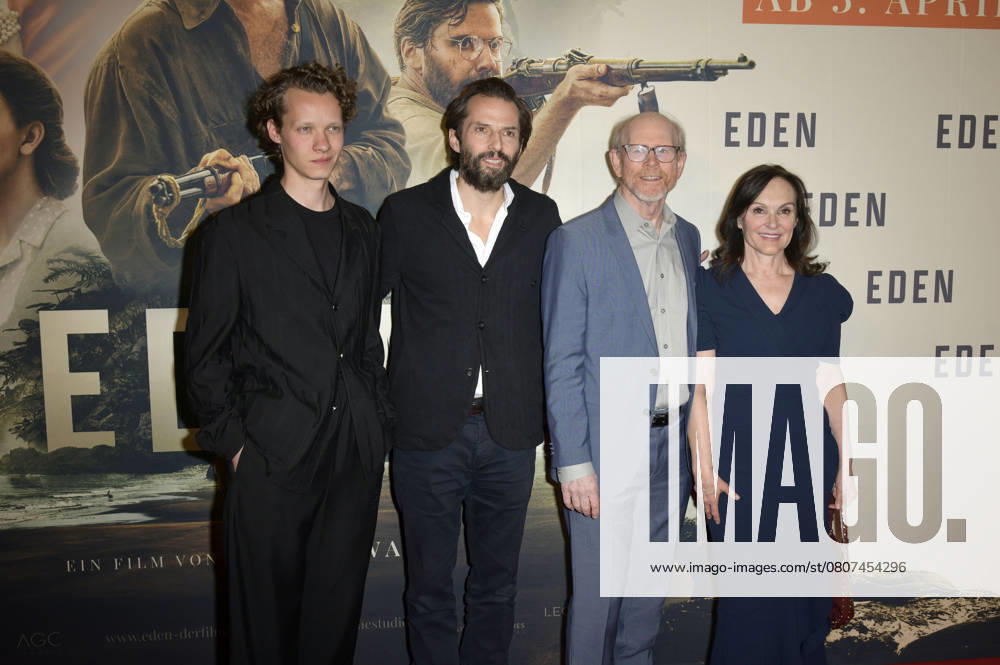 Felix Kammerer, Quirin Berg, Ron Howard und Jasna Vavra beim Special Screening des Kinofilms Eden in der Astor Film Lounge. Berlin