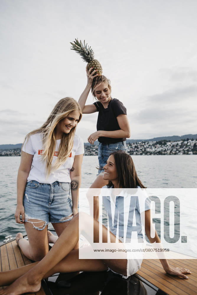 Happy female friends having fun on a boat trip on a lake model released, Symbolfoto property released, LHPF00946