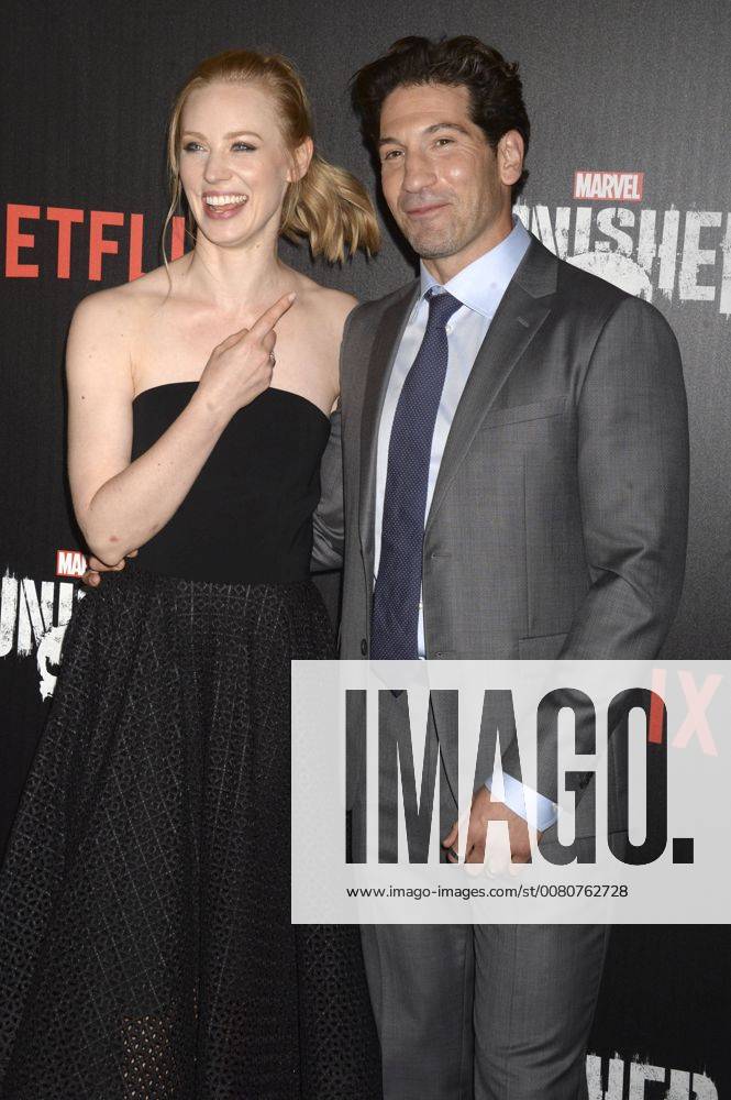 Deborah Ann Woll und Jon Bernthal bei der Premiere der Netfilx TV-Serie The Punisher im AMC Loews. New York