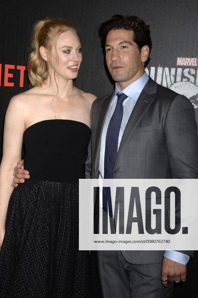 Deborah Ann Woll und Jon Bernthal bei der Premiere der Netfilx TV-Serie The Punisher im AMC Loews. New York