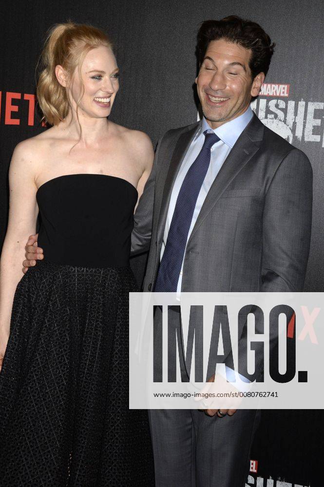 Deborah Ann Woll und Jon Bernthal bei der Premiere der Netfilx TV-Serie The Punisher im AMC Loews. New York