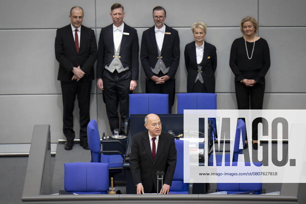 Konstituierende Sitzung, 21. Bundestag Konstituierende Sitzung, 21. Bundestag, Berlin, Plenarsaal, Alterspräsident, Gregor Gysi, Die Linke Berlin Berlin GER