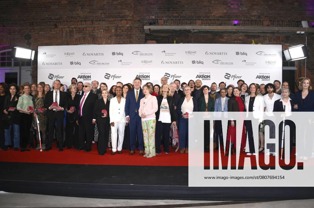 Preisträger und Laudatoren bei der Verleihung des 23. Deutschen Hörfilmpreises 2025 im Colosseum Filmtheater. Berlin