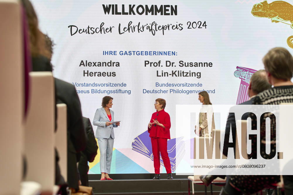Deutscher Lehrkräftepreis EUR,Deutschland, Berlin, 31.03.2025: Moderatorin, Susanne Lin-Klitzing und Alexandra Heraeus. Unterricht Innovativ 2024 - Deutscher Lehrkräftepreis wird in der Wettbewerbskategorie Vorbildliche Schulleitung wird mit drei Preisen geehrt. Der 1. Preis geht an Andrea Franke von der Willy-Brandt Schule in Berlin-Wedding einer Integrierten Sekundarschule. Der 2. Preis geht an Carten Bangert, Philipp Wetzel und Markus Burster von der Maria-Gress-Schule in Ilffezheim einer Verbundschule aus Baden-Württemberg sowie der 3.Preis an Nicole Verdenhalven von der Rahel-Hirsch-Schule einem Oberstufenzentrum (Berufle Schule) aus Berlin-Marzahn Hellersdorf.