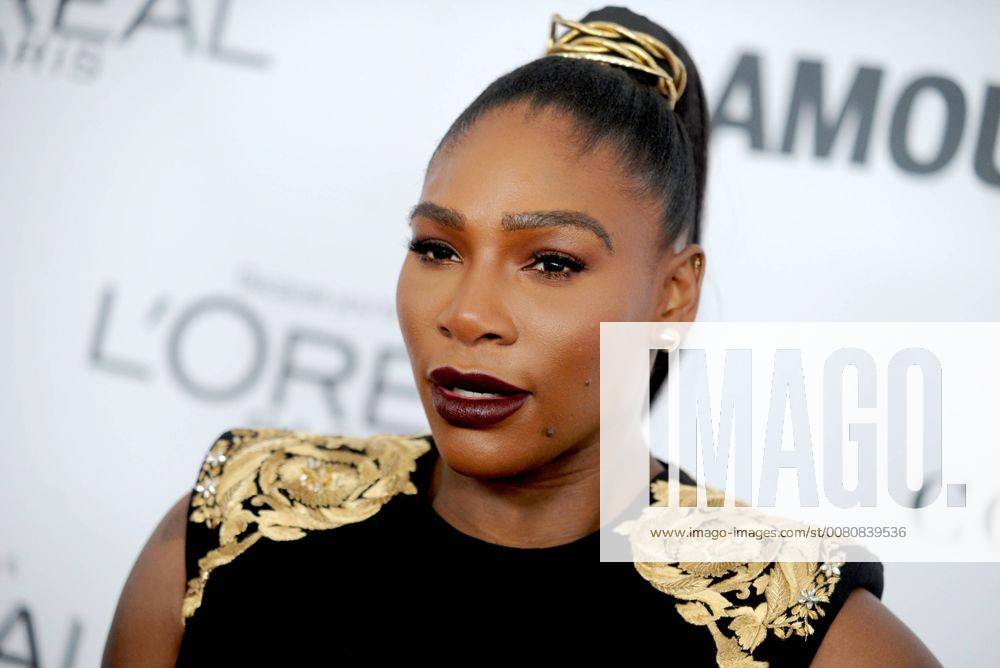 Serena Williams arrives on the red carpet at Glamour s 2017 Women of The Year Awards at Kings Theatre on November 13, 2017 in New York City. NYP20171113112 DENNISxVANxTINE