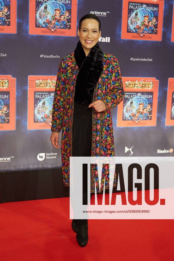 Nadine Mitra - Weltpremiere Deutschlands groesster Kindershow Spiel mit der Zeit im Friedrichstadt-Palast Berlin am 19.11.2017. Weltpremiere Spiel mit der Zeit