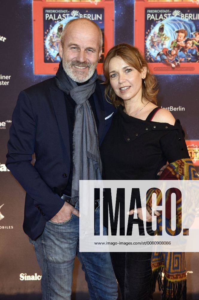 Tina Ruland und Lebenspartner Claus G. Öldorp bei der Premiere der Kindershow Spiel mit der Zeit im Friedrichstadt-Palast. Berlin