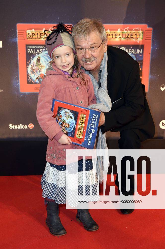 Wolfgang Winkler mit Enkelin Leandra bei der Premiere der Kindershow Spiel mit der Zeit im Friedrichstadt-Palast. Berlin