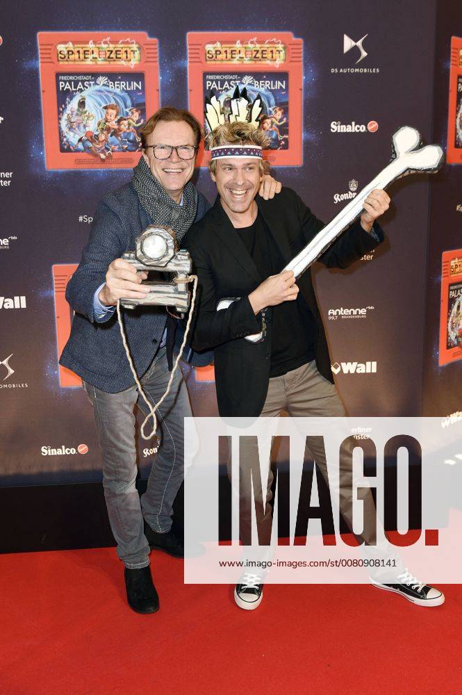 Wolfgang Lippert und Sascha Grammel bei der Premiere der Kindershow Spiel mit der Zeit im Friedrichstadt-Palast. Berlin