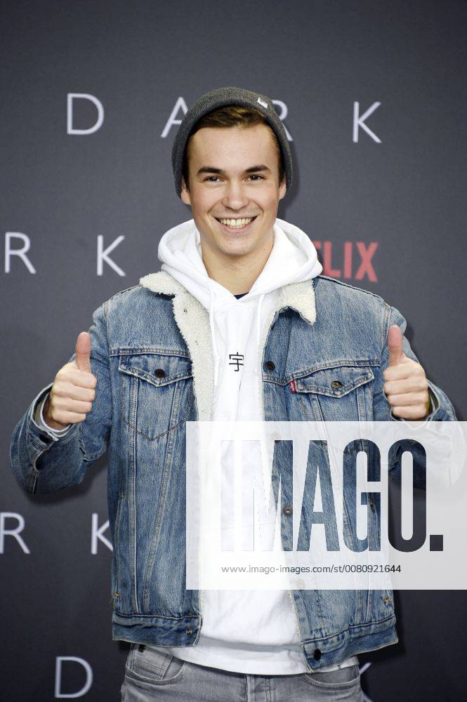 Louis Held bei der Premiere der Netflix Serie Dark im Kino im Zoo-Palast. Berlin