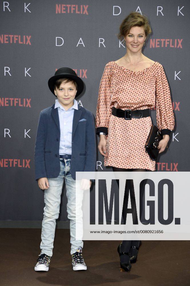Tom Philipp Kloth und Cordelia Wege bei der Premiere der Netflix Serie Dark im Kino im Zoo-Palast. Berlin