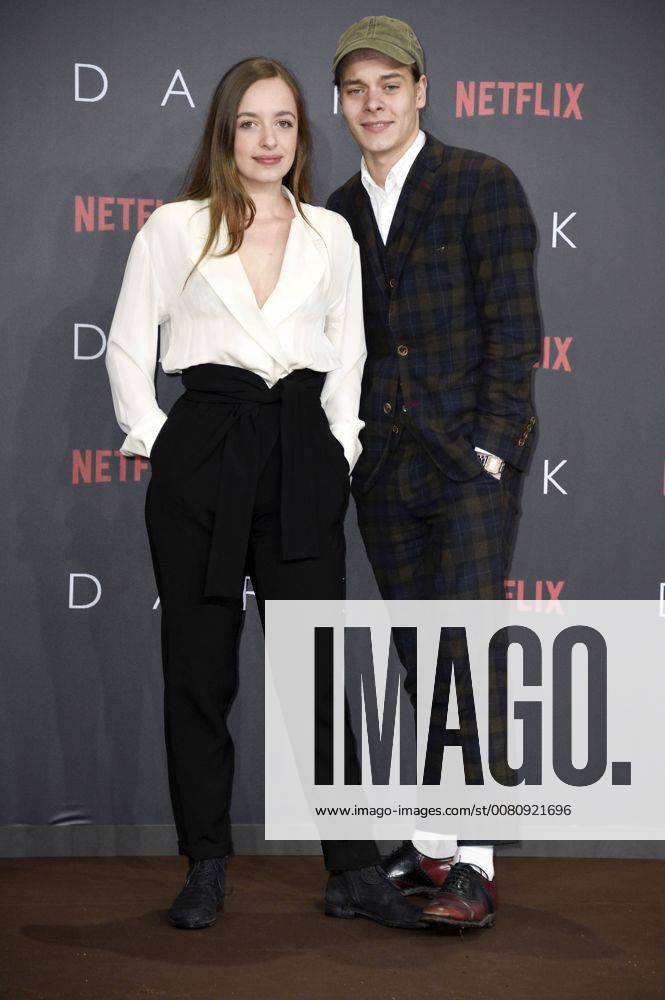 Nellie Thalbach und Bela Gabor Lenz bei der Premiere der Netflix Serie Dark im Kino im Zoo-Palast. Berlin