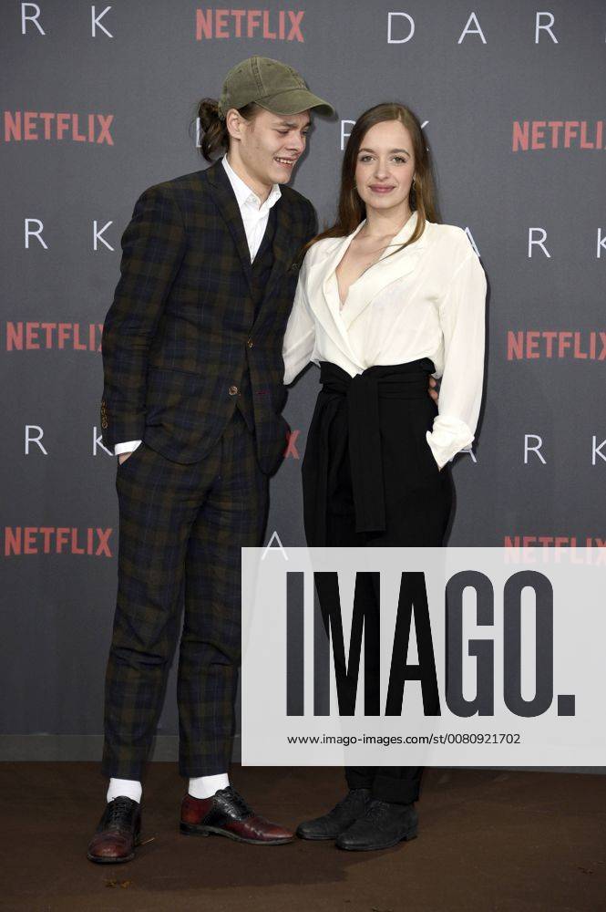 Bela Gabor Lenz und Nellie Thalbach bei der Premiere der Netflix Serie Dark im Kino im Zoo-Palast. Berlin