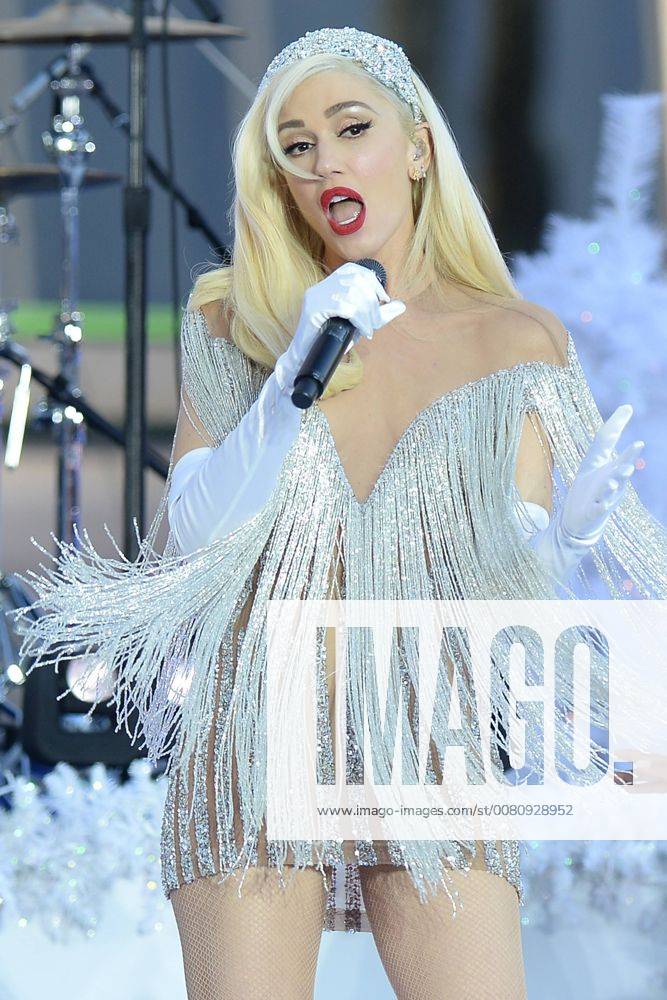 Gwen Stefani taped a performance of White Christmas for the Macy s Thanksgiving Day Parade in Bryant Park on November 21, 2017 in New York City. Gwen Stefani New York United States 562437