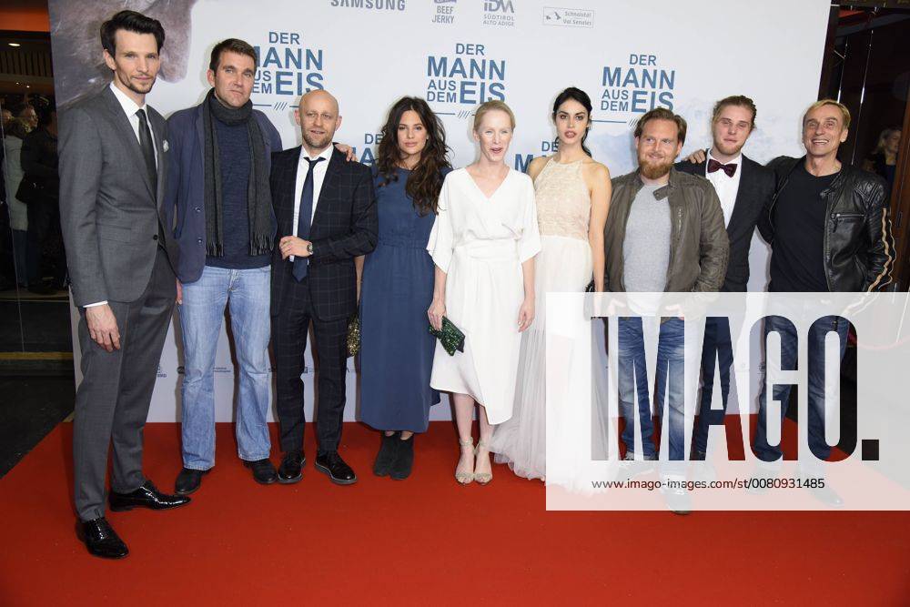 Sabin Tambrea, Felix Randau, Juergen Vogel, Violetta Schurawlow, Susanne Wuest, Anna F., Axel Stein, Martin Augustin Schneider, Andre M. Hennicke bei der Publikumspremiere von Der Mann aus dem Eis im Zoo Palast in Berlin am 21.11.2017