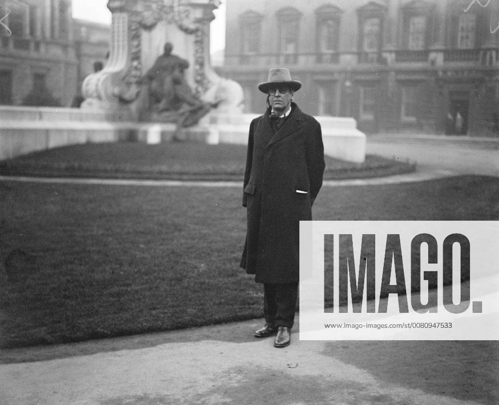 First meeting of Irish Free State Senate in Dublin . Mr W B Yeats , poet and dramatist , arriving . 12 December 1922, Dublin Leinster Ireland