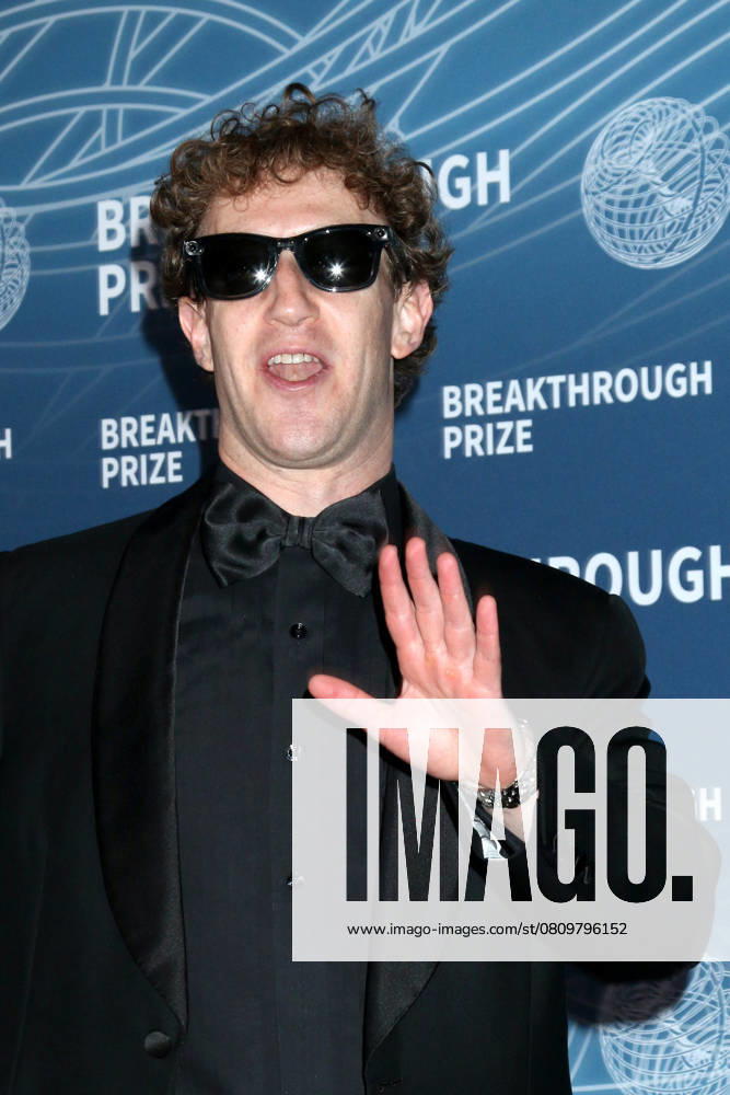 LOS ANGELES - APR 6: Priscilla Chan, Mark Zuckerberg at the 11th Breakthrough Prize Awards at Barker Hanger on April 6, 2025 in Santa Monica, CA Santa Monica USA - ZUMAb170 20250406_aap_b170_235