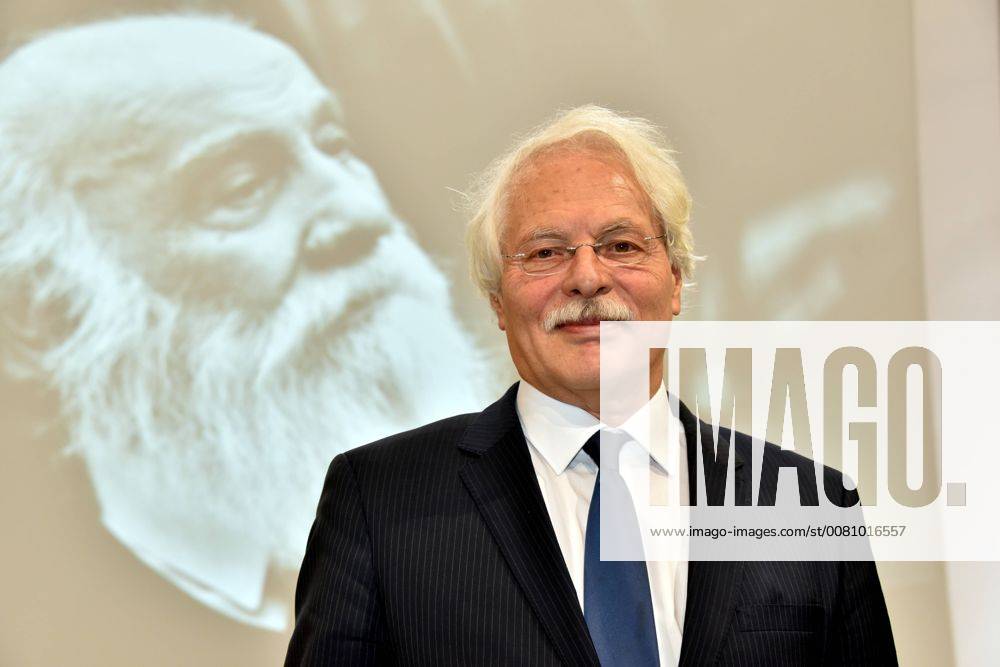 Der Journalist Thomas Roth, Vorsitzender des Lew Kopolew Forum am 26.11.2017 in Köln bei der Verleihung des Lew-Kopelew-Preis für Frieden und Menschenrechte 2017 ausgezeichnet . Ein Preis für Engagement , Verständigung, soziale Gerechtigkeit und Menschenwürde.