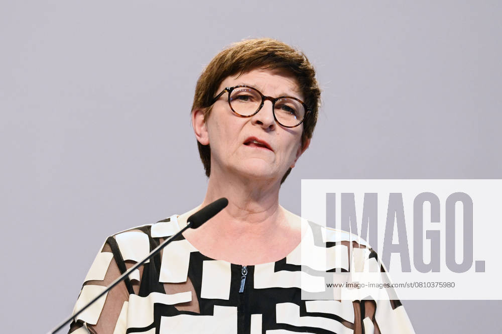Saskia Esken bei der Pressekonferenz von CDU, CSU und SPD zur Vorstellung des gemeinsamen Koalitionsvertrages im Paul-Löbe-Haus. Berlin