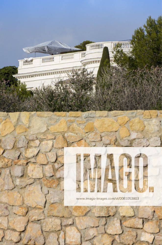 A wall around Chateau-de-la-Croe, a villa owned by Russian businessman Roman Abramovich, on the French Riviera (Cote d Azure). Dominique Boutin TASS TS06B257