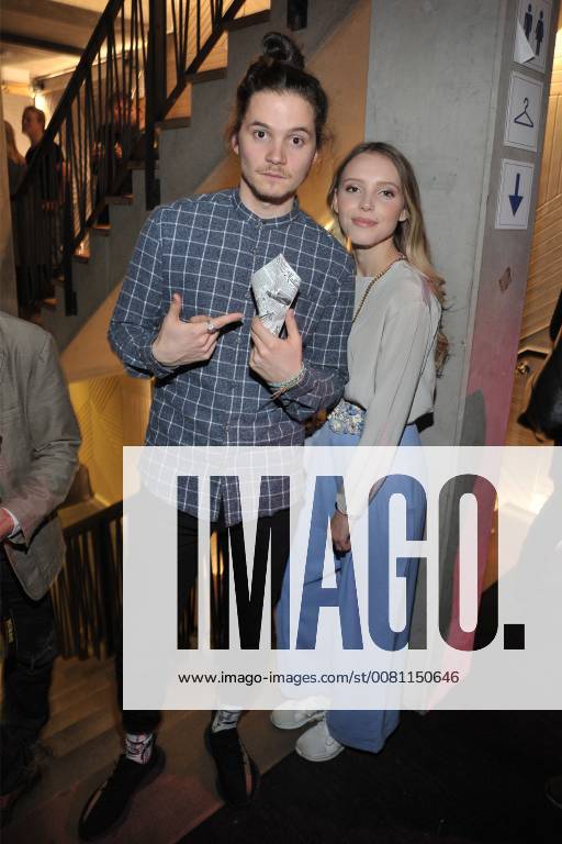 Lina Larissa Strahl mit Freund Tilman Pörzgen Ankunft zur Medienboard-Vorweihnachtsparty im Saeaelchen in Berlin am 07.12.2017