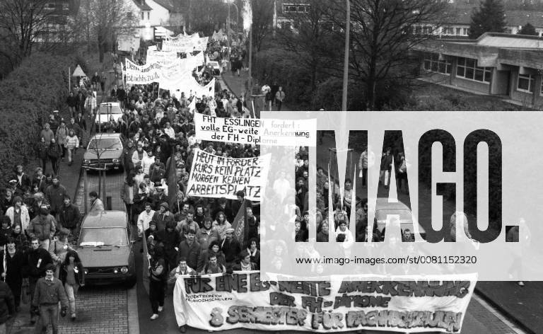 Schüler und Studenten gegen Kürzungen DEU, Deutschland, Bonn: 20.000 Schueler und Studenten wandten sich 1987 durch Demonstration und Kundgebung in der Hauptstadt gegen vorgesehene Kuerzungen im Bildungsbereich. DEU, Germany, Bonn: 20,000 pupils and students turned in 1987 by demonstration and rally in the capital against planned cuts in education . NRW