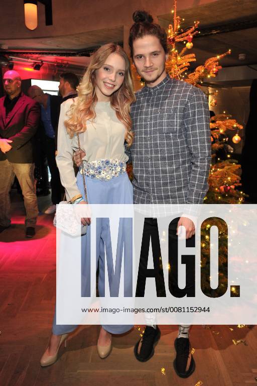 Lina Larissa Strahl mit Freund Tilman Pörzgen Ankunft zur Medienboard-Vorweihnachtsparty im Saeaelchen in Berlin am 07.12.2017