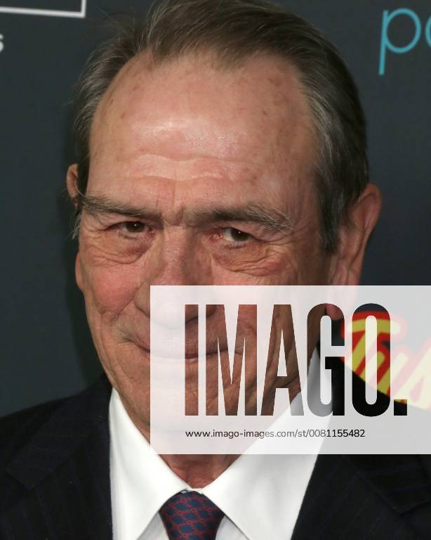 LOS ANGELES - DEC 7: Tommy Lee Jones at the Just Getting Started Premiere at ArcLight Hollywood on December 7, 2017 in Los Angeles, CA