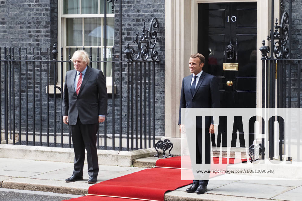 French President Emmanuel Macron visits UK PM Boris Johnson 10 Downing Street, London, UK - 18 June 2020. French President Emmanuel Macron in London to mark the 80th anniversary of Charles de GaulleÕs radio appeal to his countrymen to resist Nazi occupation, and to discuss Brexit with British Prime Minister Boris Johnson. London, England, UK on June 18, 2020. CAP JOR JOR London Greater London Great Britain